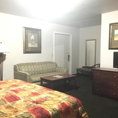 Rapids Inn & Suites Wisconsin Rapids Exteriör bild