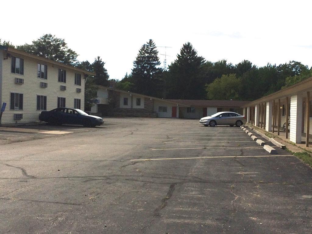 Rapids Inn & Suites Wisconsin Rapids Exteriör bild