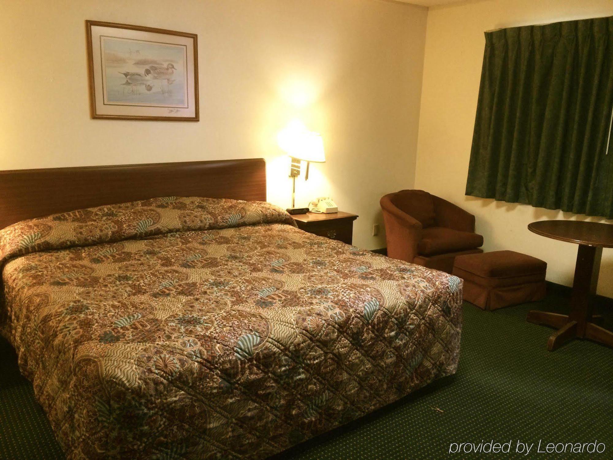Rapids Inn & Suites Wisconsin Rapids Exteriör bild