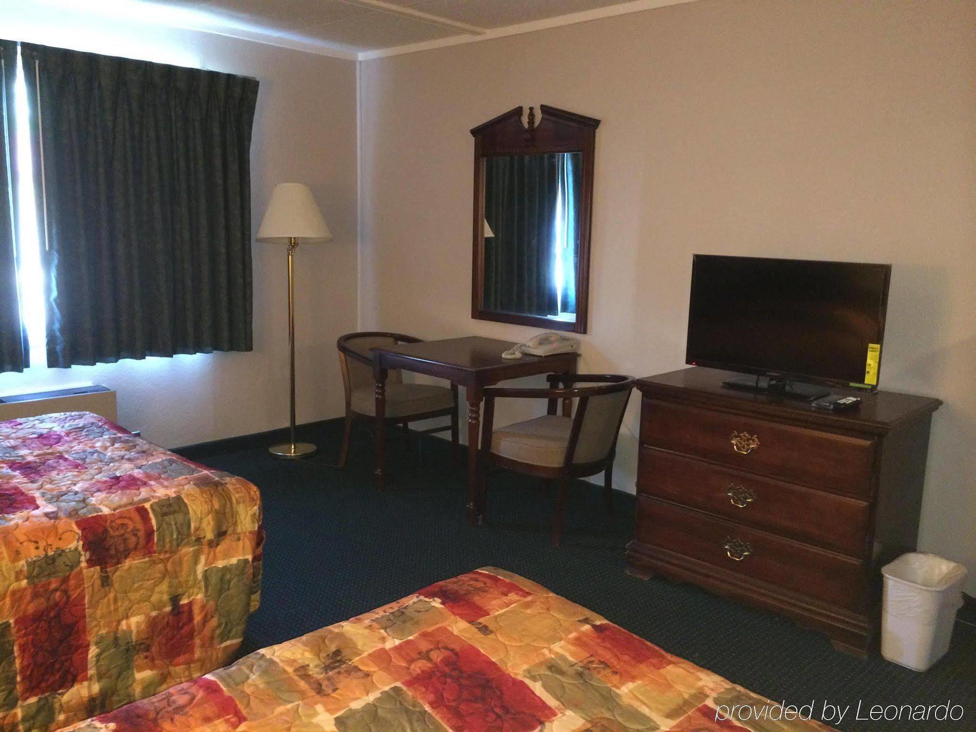 Rapids Inn & Suites Wisconsin Rapids Exteriör bild