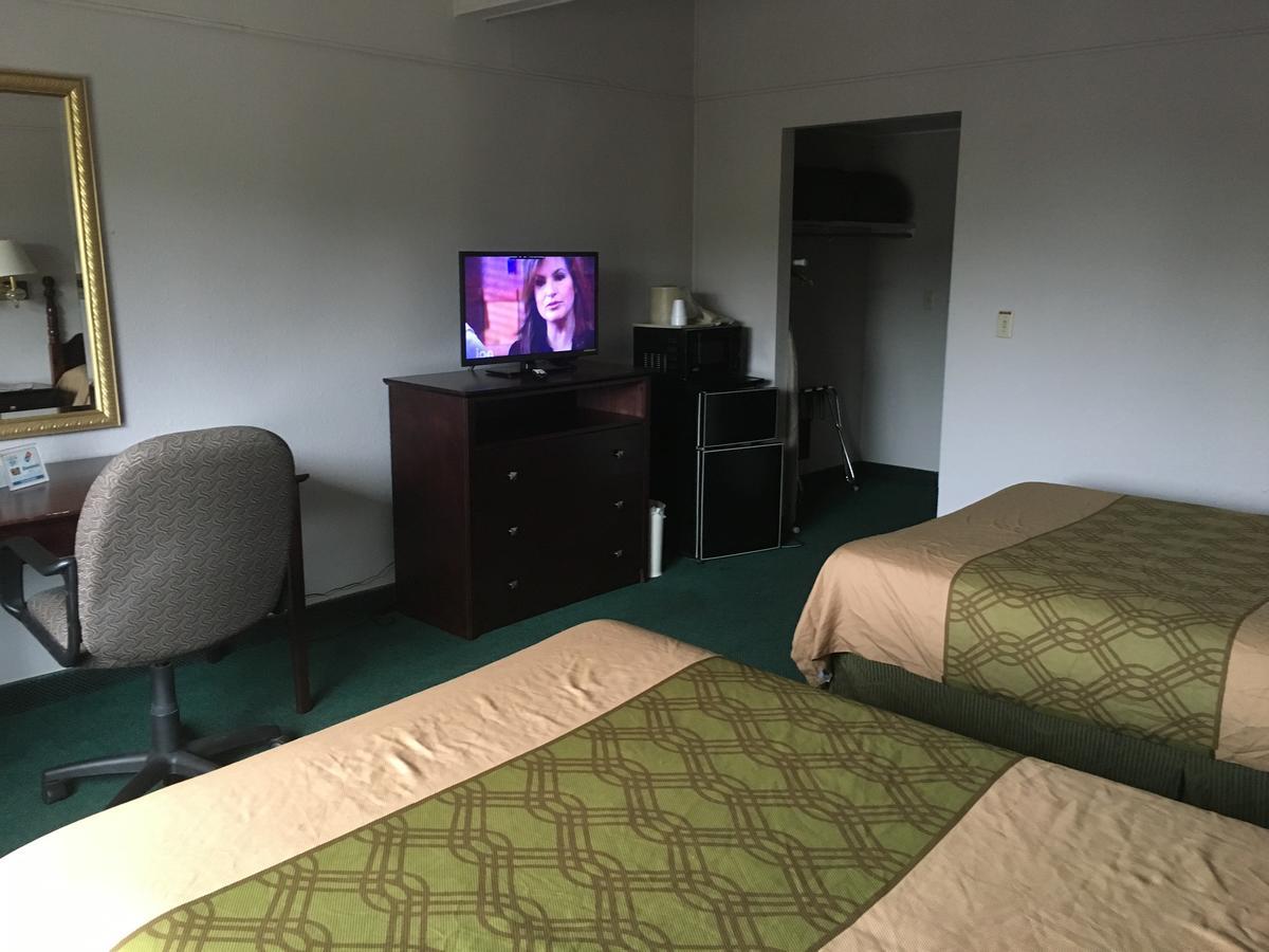 Rapids Inn & Suites Wisconsin Rapids Exteriör bild
