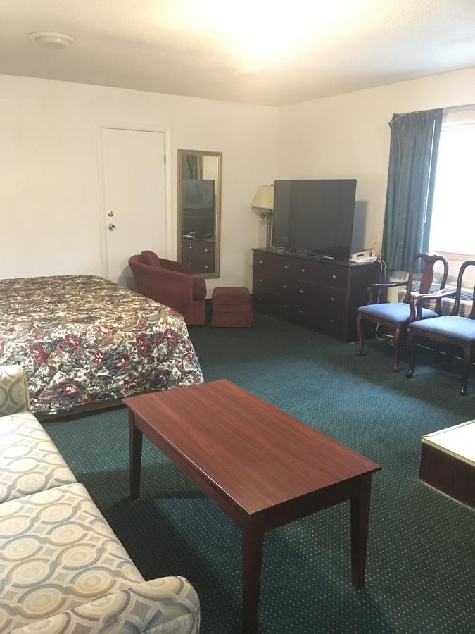 Rapids Inn & Suites Wisconsin Rapids Exteriör bild