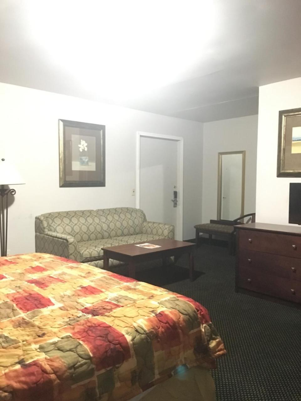 Rapids Inn & Suites Wisconsin Rapids Exteriör bild