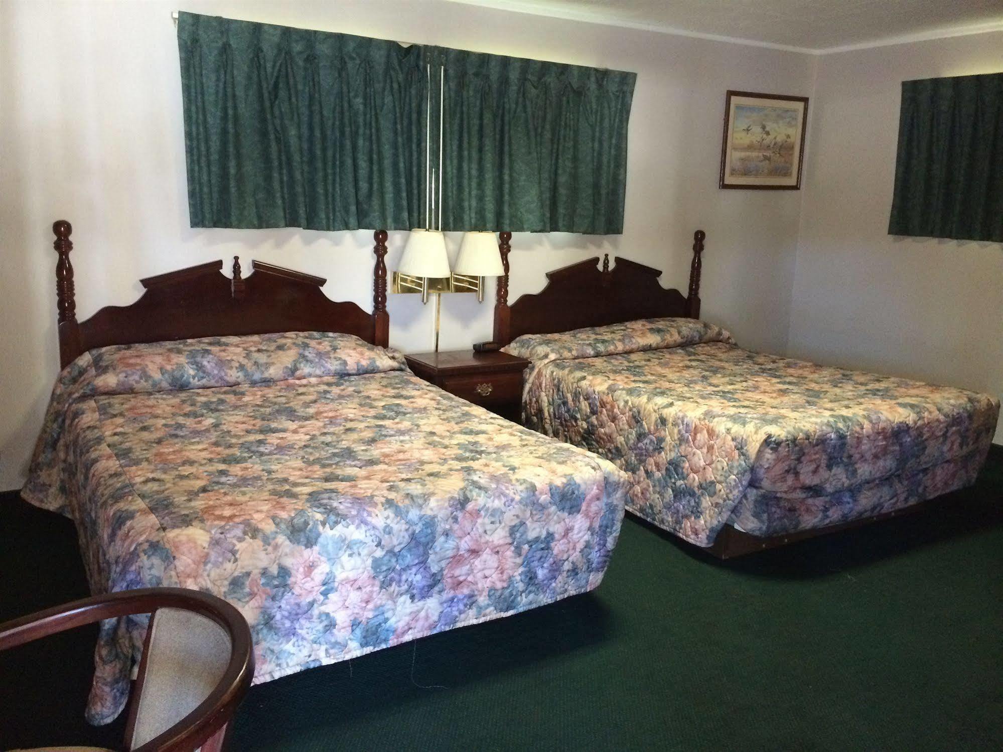 Rapids Inn & Suites Wisconsin Rapids Exteriör bild