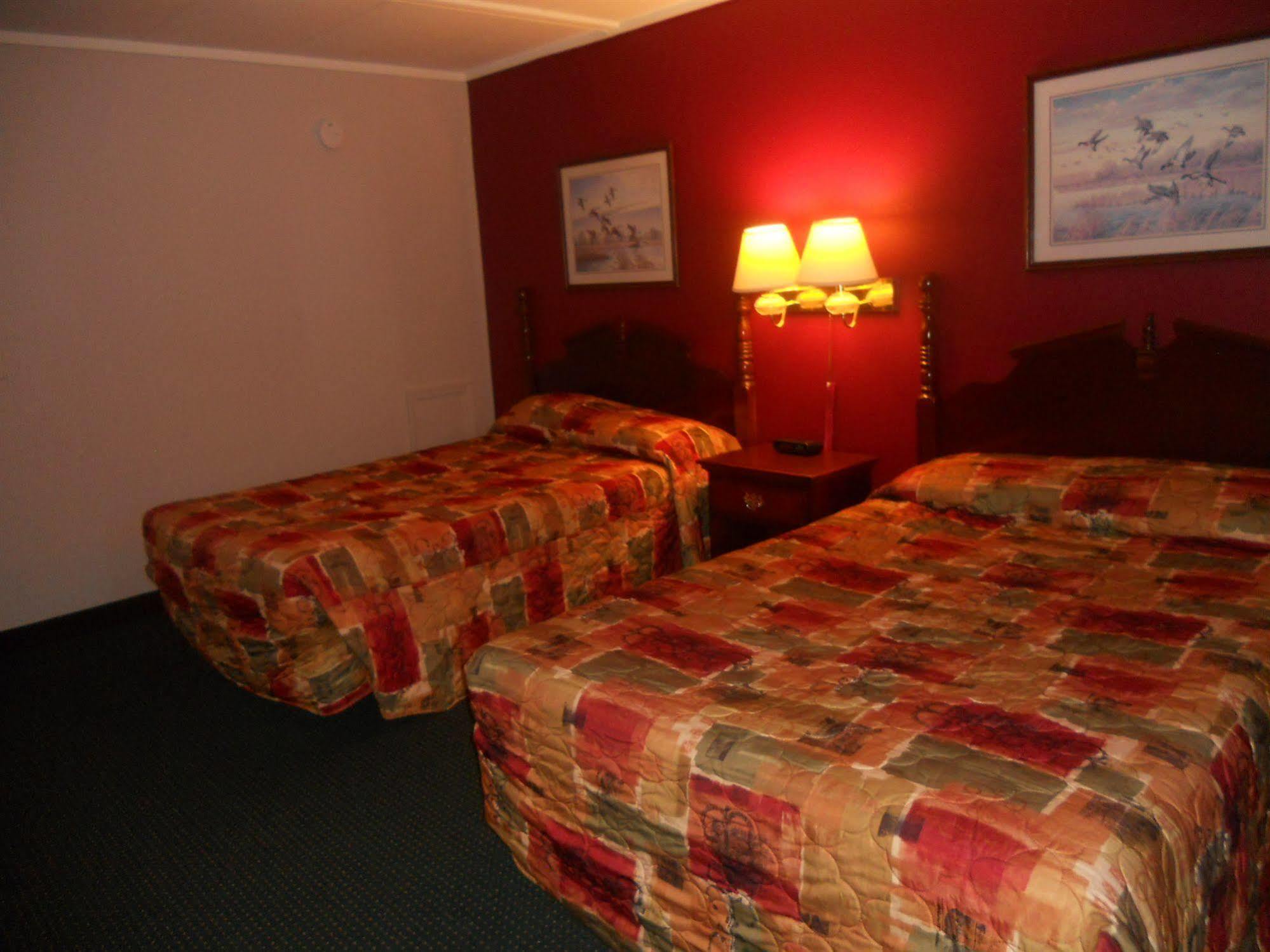 Rapids Inn & Suites Wisconsin Rapids Exteriör bild