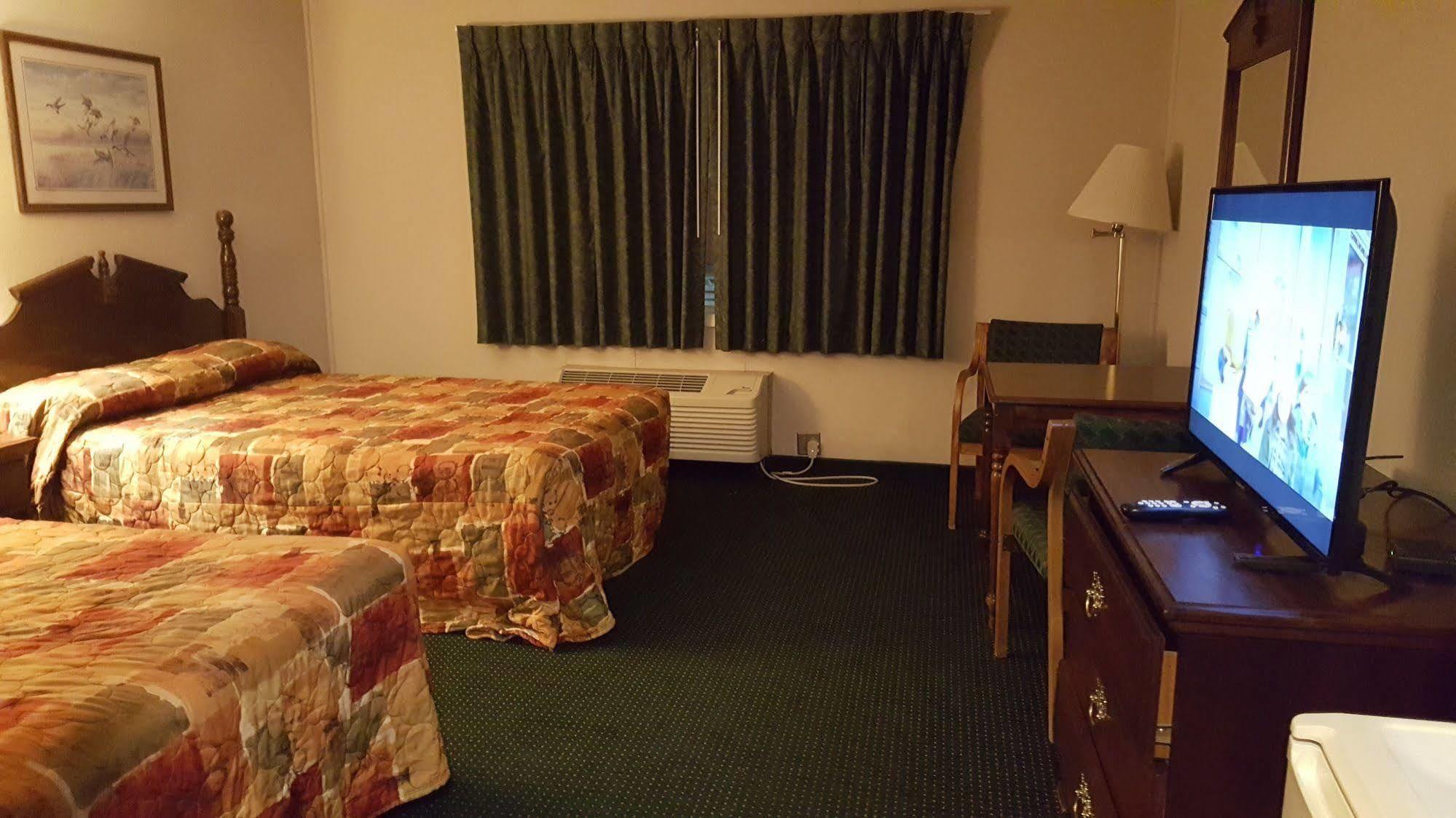 Rapids Inn & Suites Wisconsin Rapids Exteriör bild