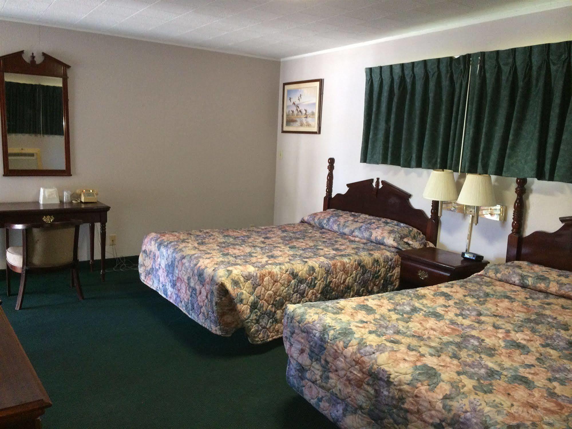 Rapids Inn & Suites Wisconsin Rapids Exteriör bild