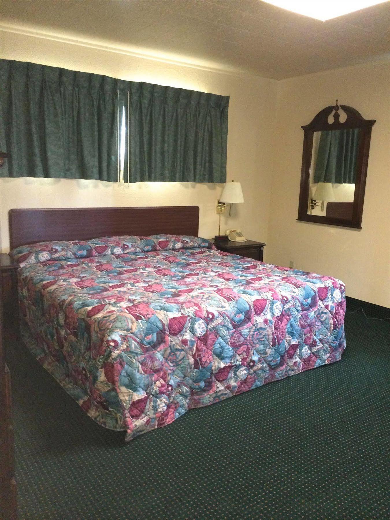 Rapids Inn & Suites Wisconsin Rapids Exteriör bild